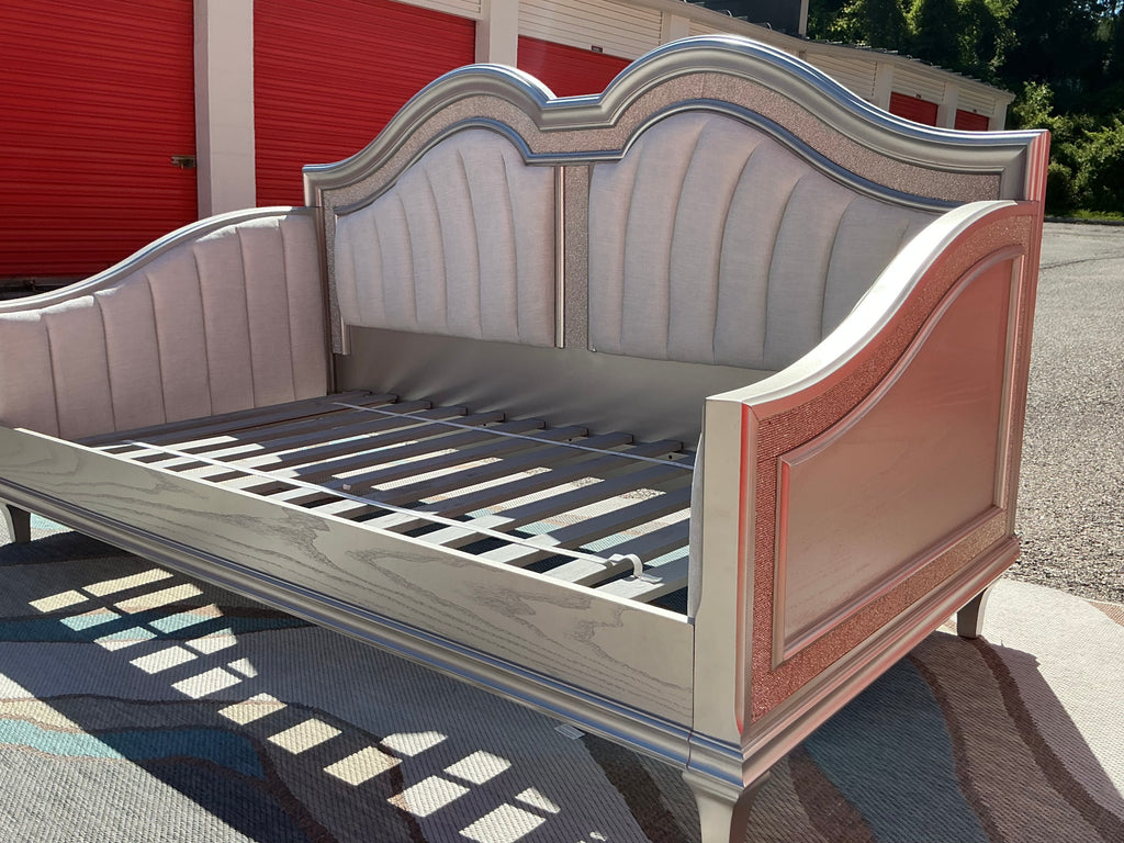 Evangeline Twin Daybed in Silver Oak