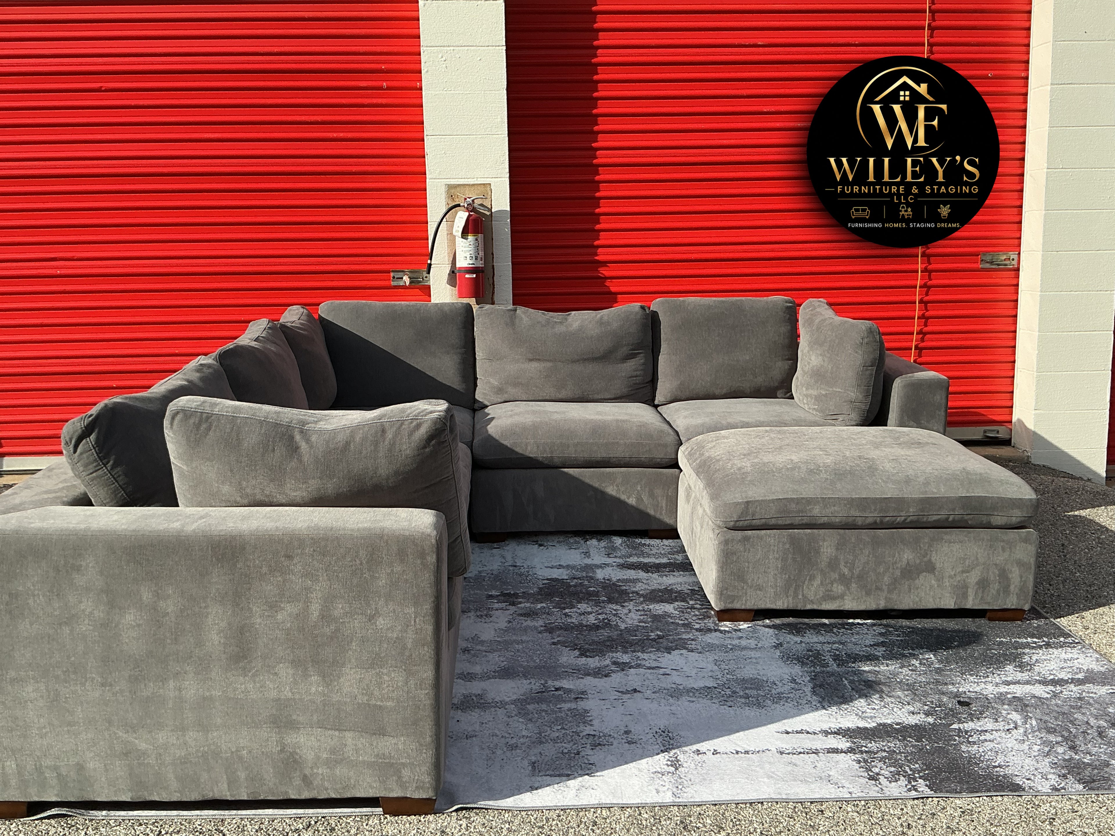 Thomasville 6 Piece Modular Sectional with Ottoman Included