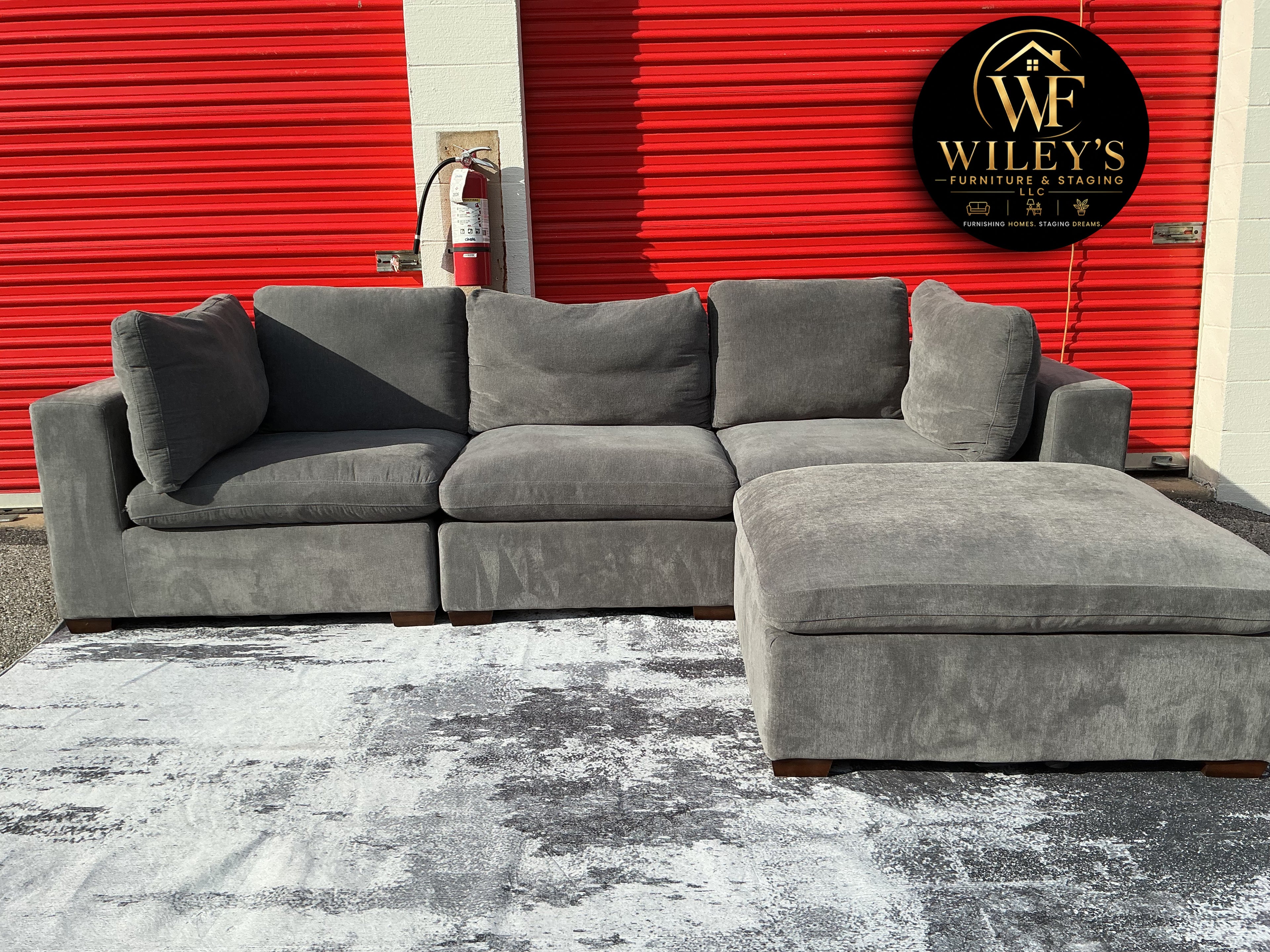 Thomasville 6 Piece Modular Sectional with Ottoman Included