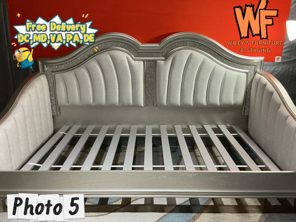Evangeline Twin Daybed in Silver Oak