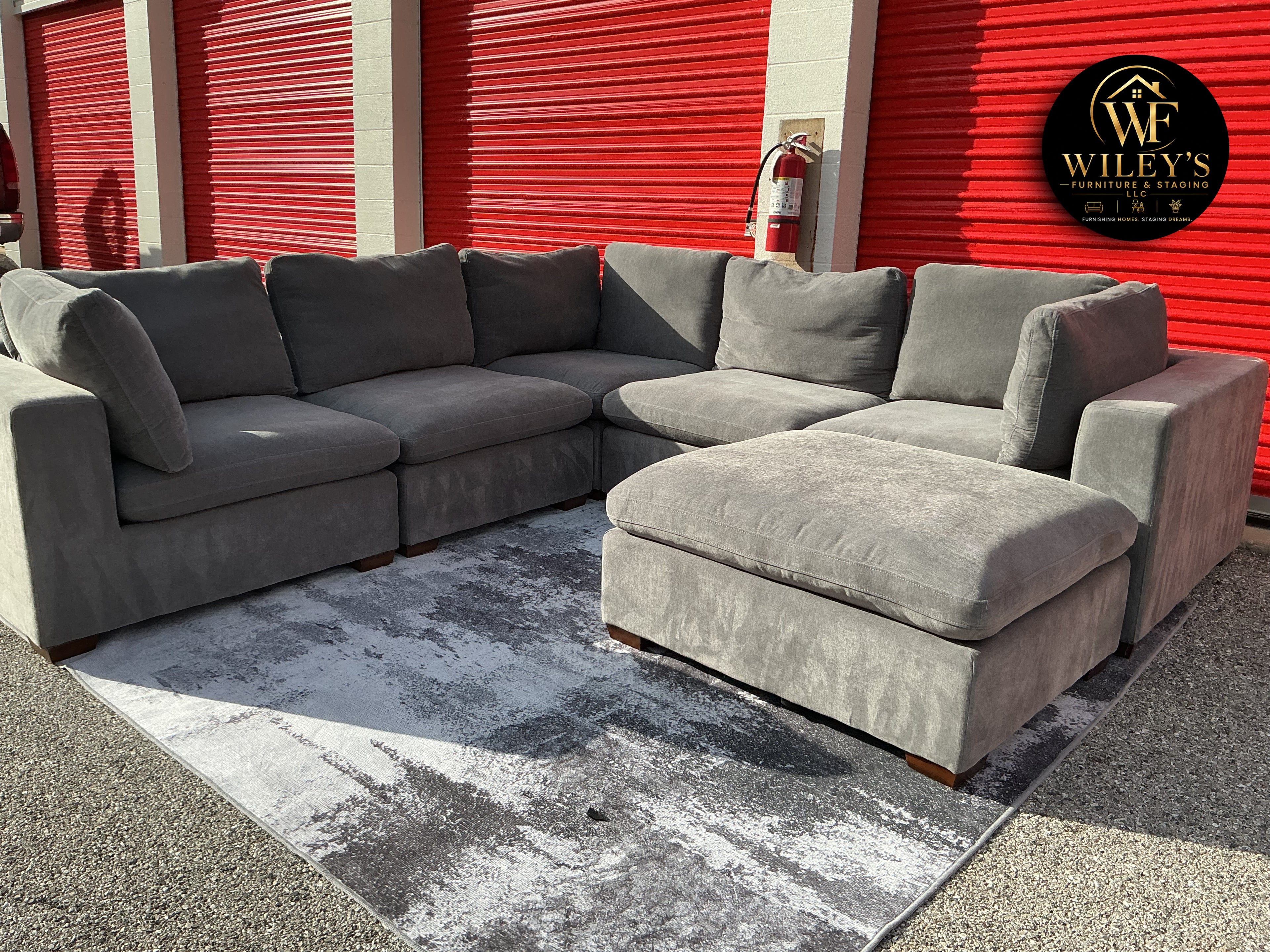 Thomasville 6 Piece Modular Sectional with Ottoman Included