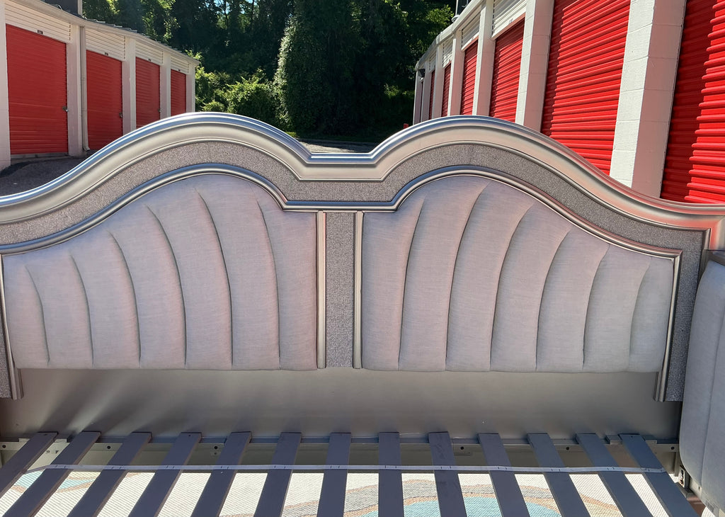 Evangeline Twin Daybed in Silver Oak