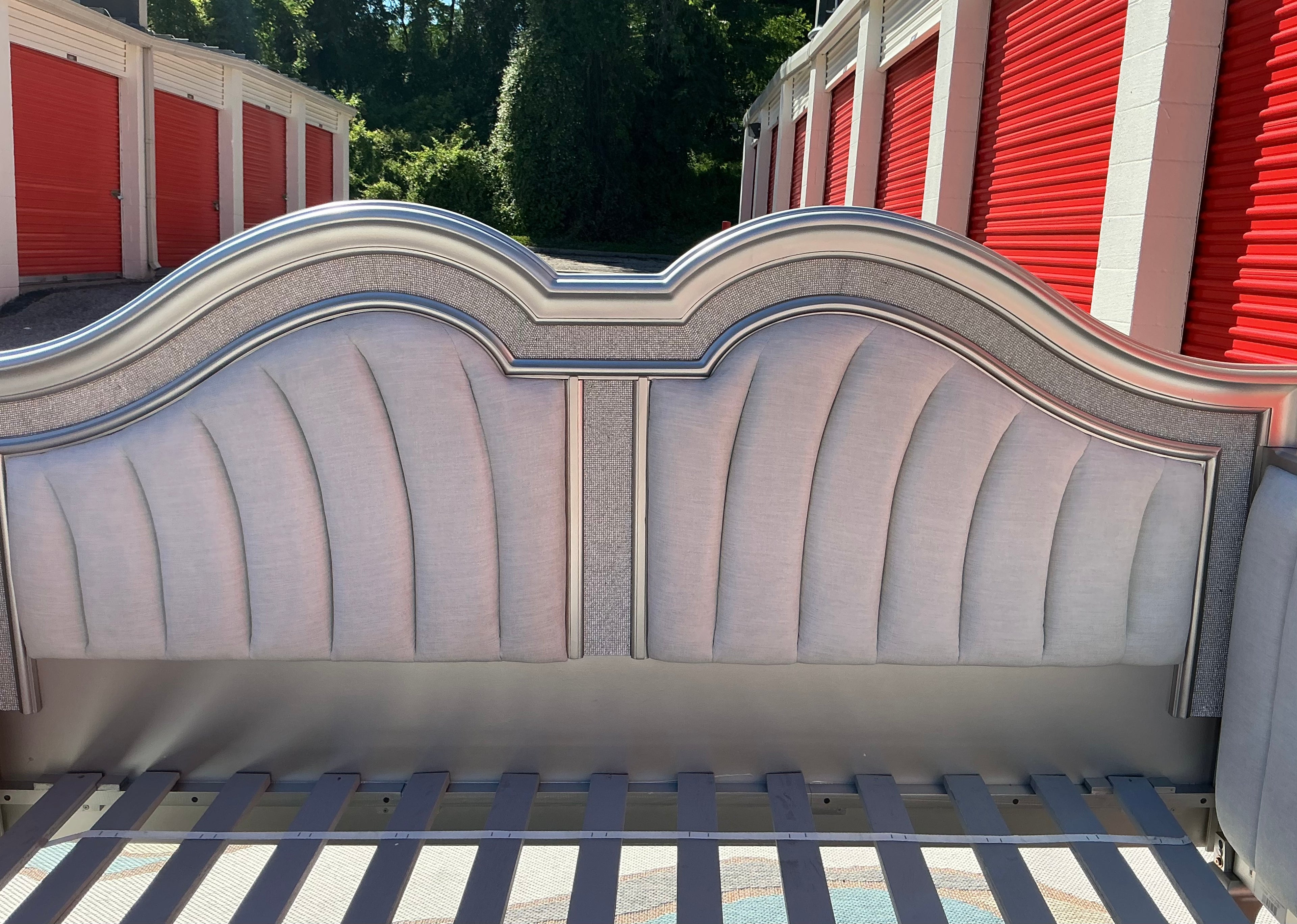 Evangeline Twin Daybed in Silver Oak
