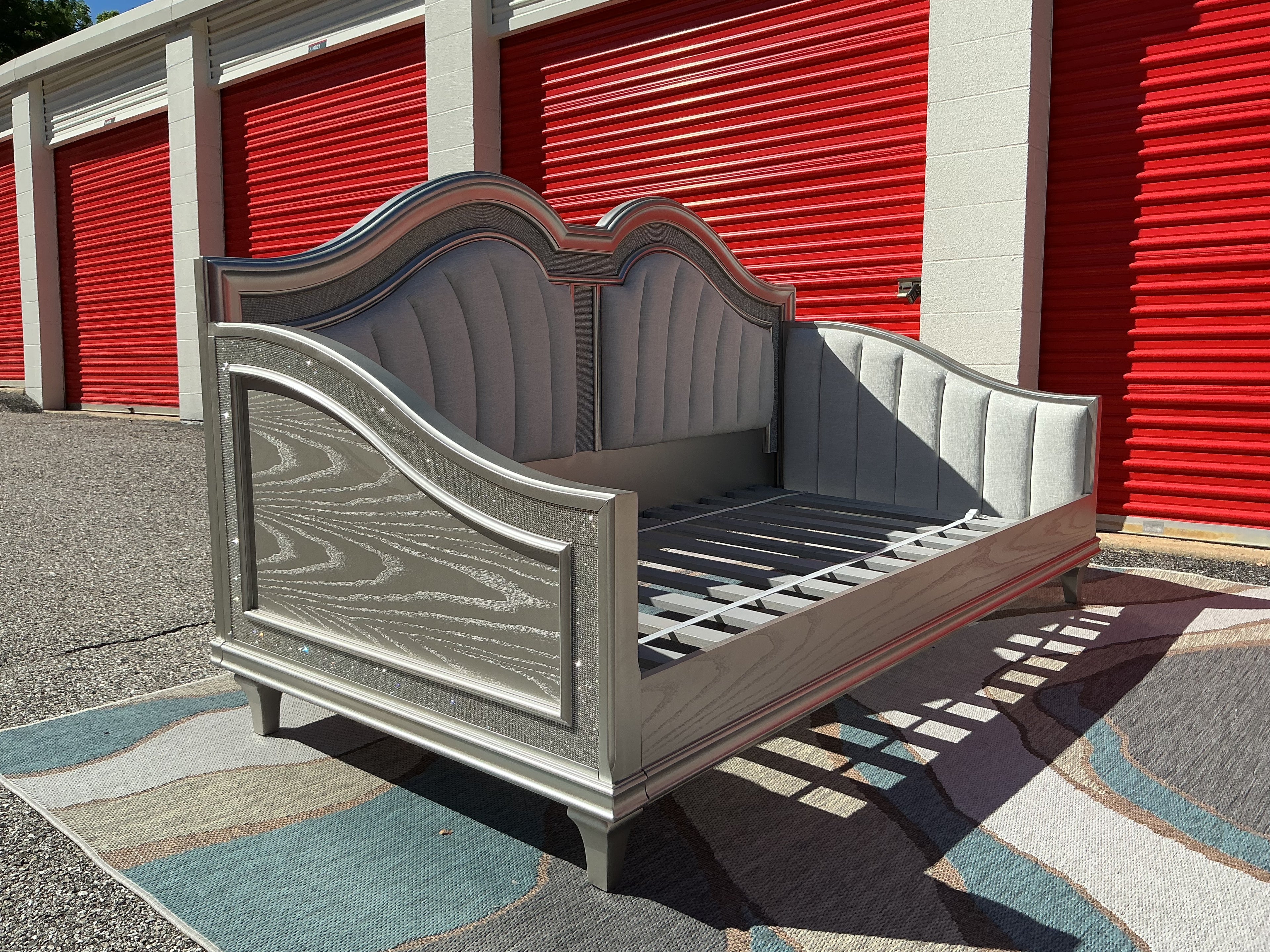 Evangeline Twin Daybed in Silver Oak