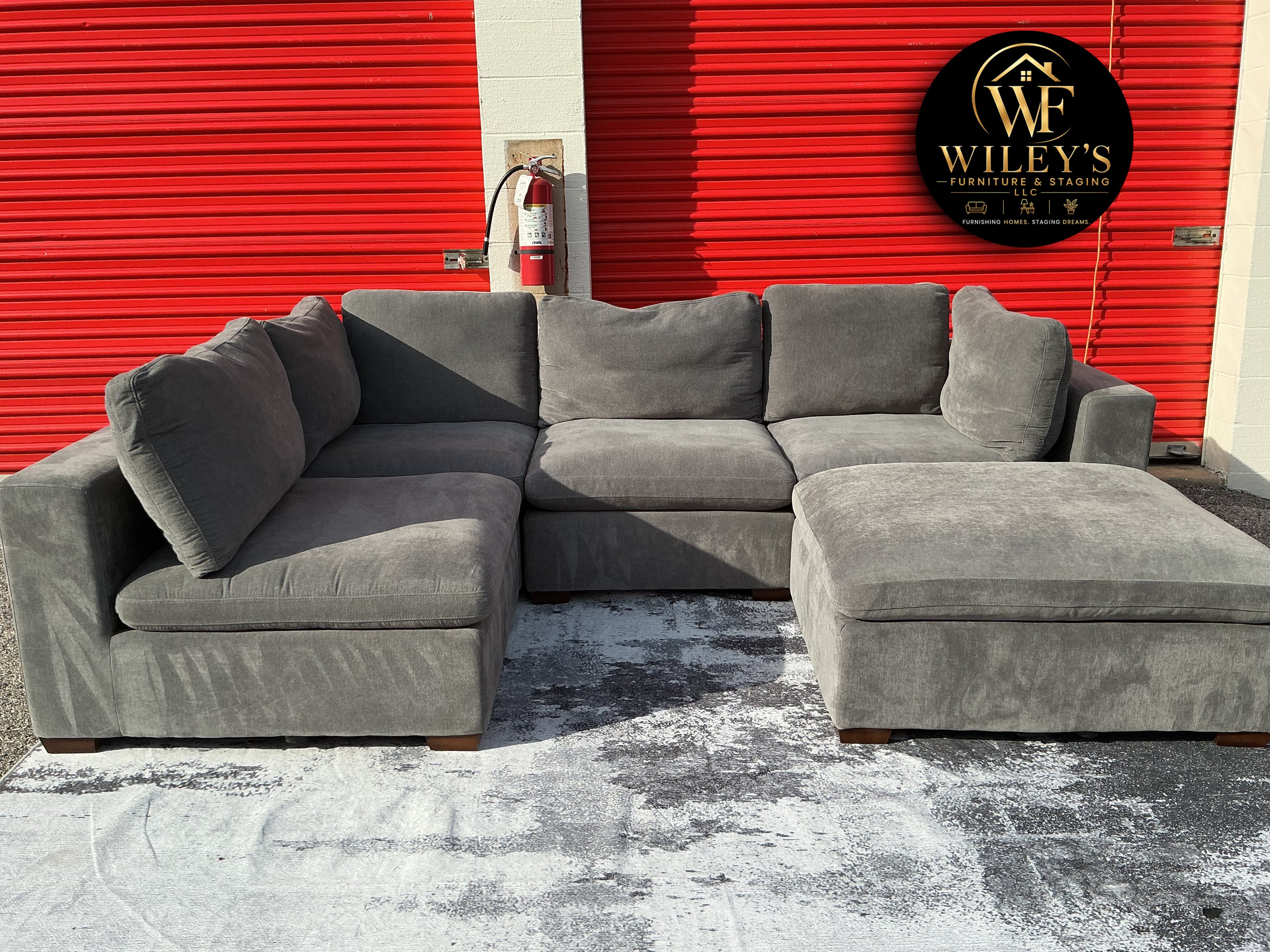 Thomasville 6 Piece Modular Sectional with Ottoman Included