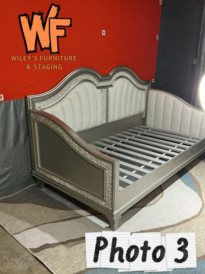 Evangeline Twin Daybed in Silver Oak