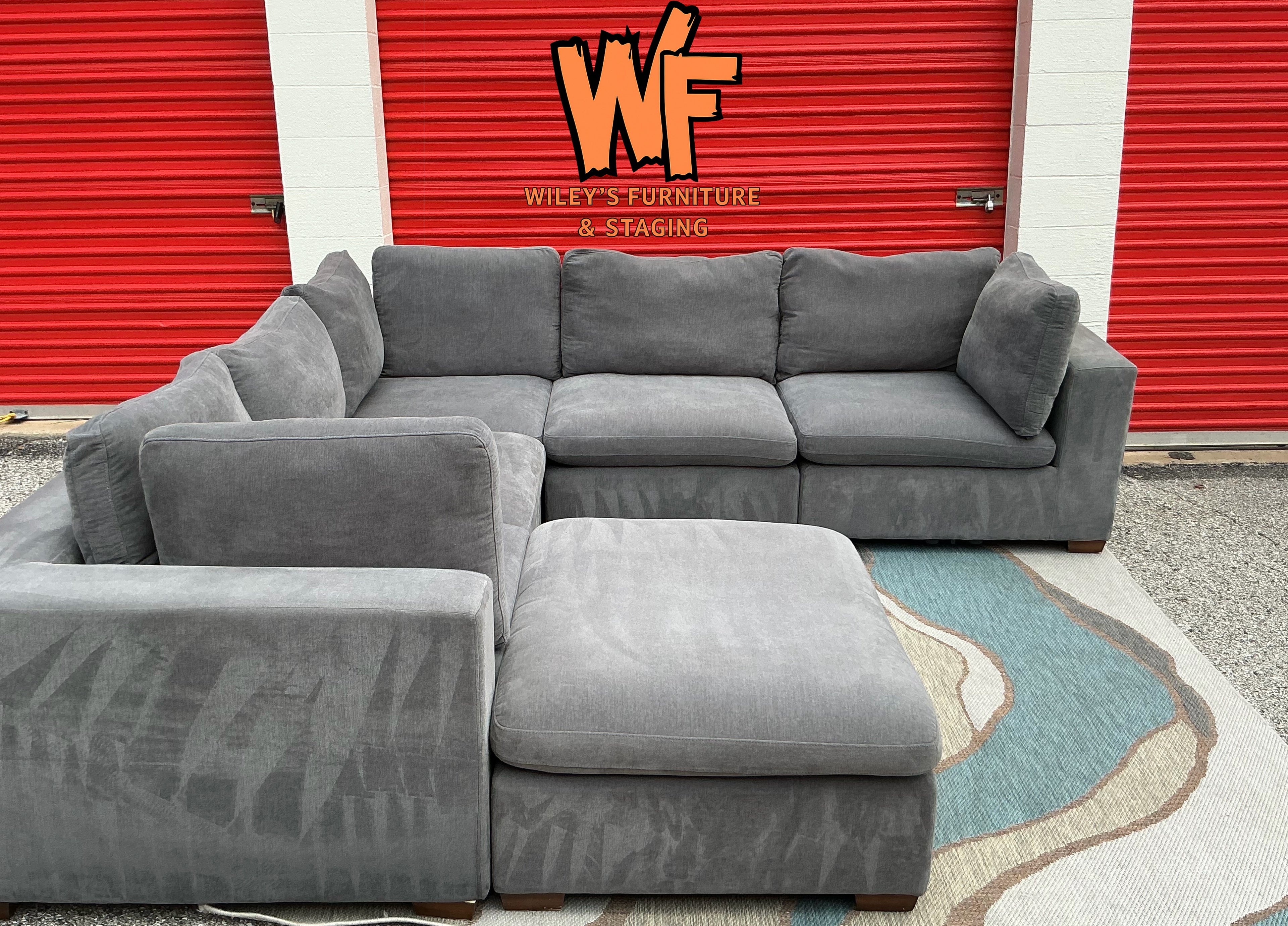 Thomasville 6 Piece Modular Sectional with Ottoman Included