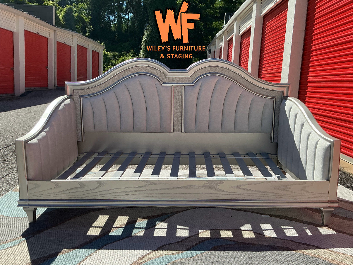 Evangeline Twin Daybed in Silver Oak